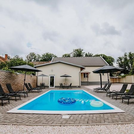Ella Sun Apartman Makó Exterior foto