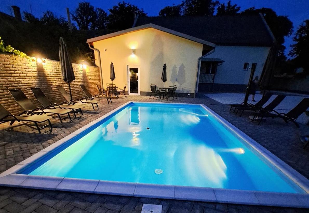 Ella Sun Apartman Makó Exterior foto